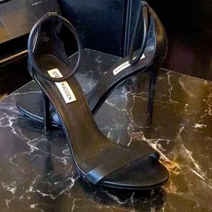 9M Steve Madden Soph Black Sandal Heels